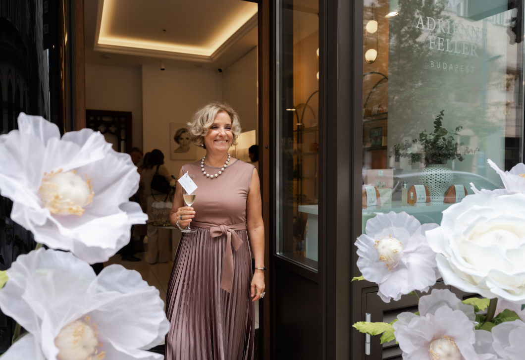 Az időtlen szépség otthona: megnyílt az Adrienne Feller Boutique a Párisi Udvarban