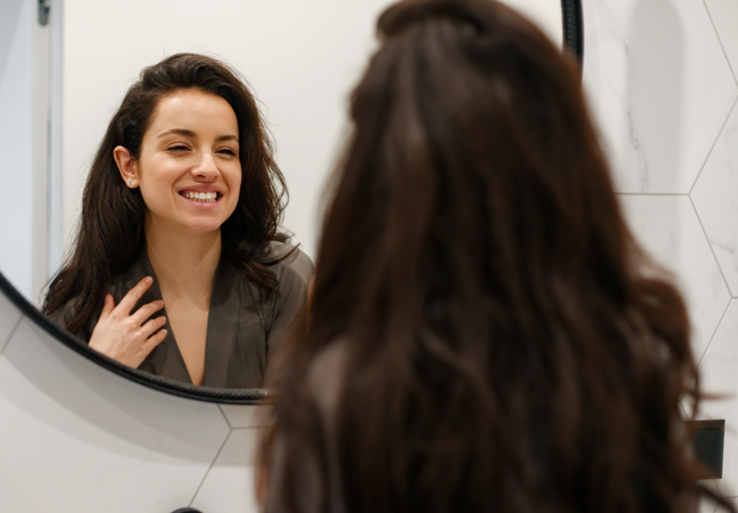 Ez az arckifejezés tehet boldogabbá az agykutató szerint