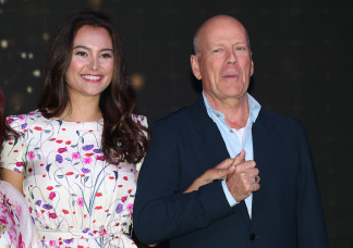 Az afáziában szenvedő Bruce Willis hihetetlen, mit tesz feleségéért