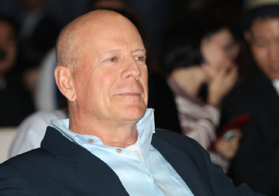 Bruce Willis felesége szívszorító fotót mutatott, így segít a kislányuk a színésznek