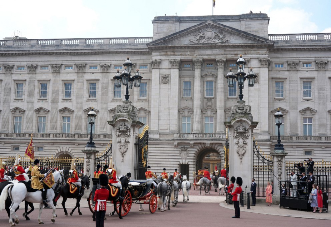 Ilyen belülről a Buckingham-palota lezárt szárnya, amit most bárki megnézhet