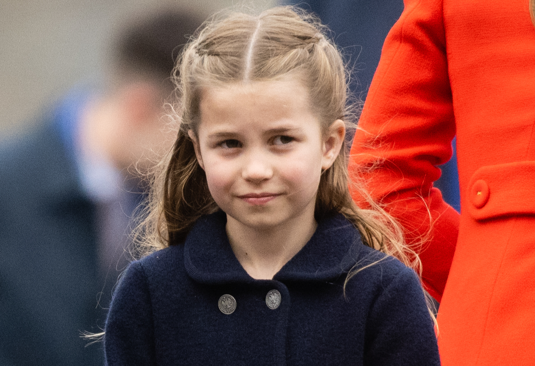 Sarolta hercegnő ebben már 2 évesen megelőzte Anna hercegnőt