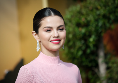 Selena Gomez nem hajlandó rejtegetni magát fürdőruhában sem