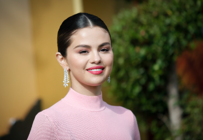 Selena Gomez nem hajlandó rejtegetni magát fürdőruhában sem