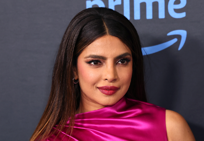 Priyanka Chopra magenta ruhája mindenki kedvence