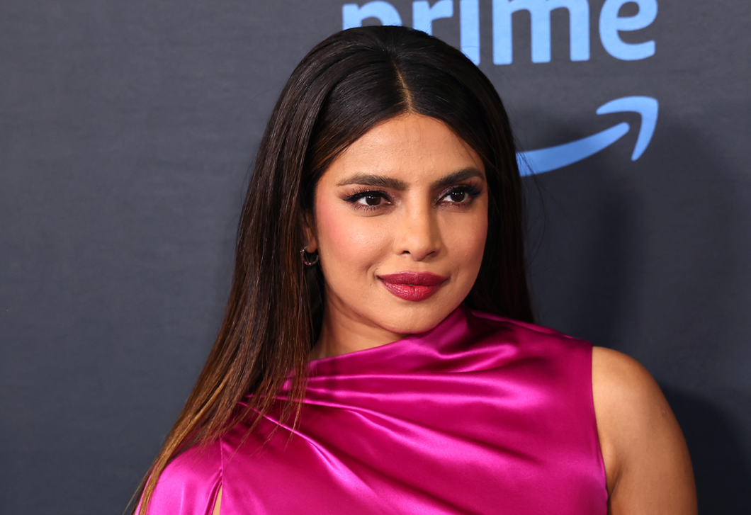 Priyanka Chopra magenta ruhája mindenki kedvence