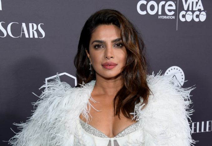 Priyanka Chopra csillogó ruhájától mindenkinek leesett az álla