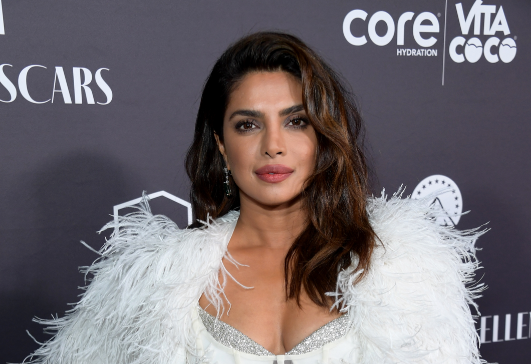 Priyanka Chopra csillogó ruhájától mindenkinek leesett az álla