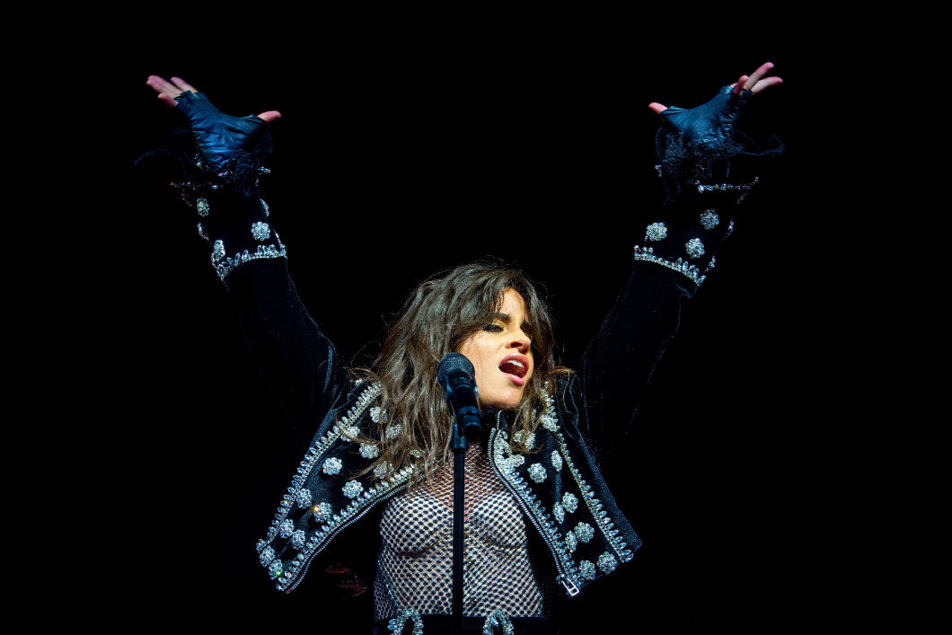 Camila Cabello melle élő adásban villant ki, zseniálisan reagálta le a bakit