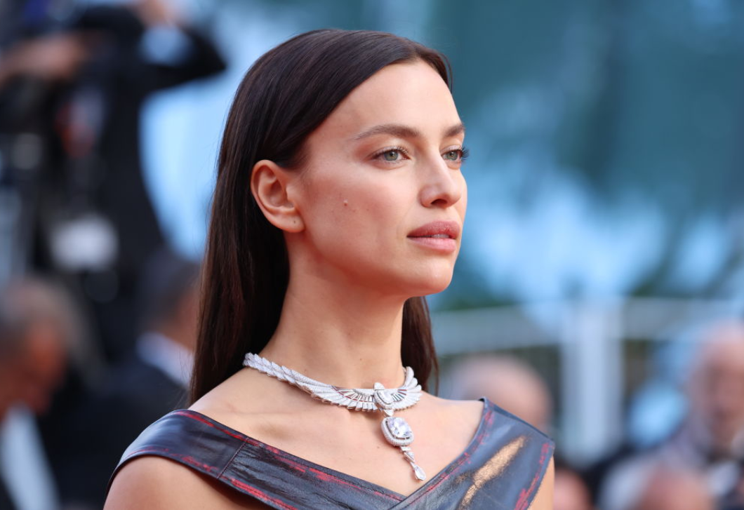 Irina Shayk fehérneműben jelent meg a cannes-i filmfesztiválon, mindenkit meglepett