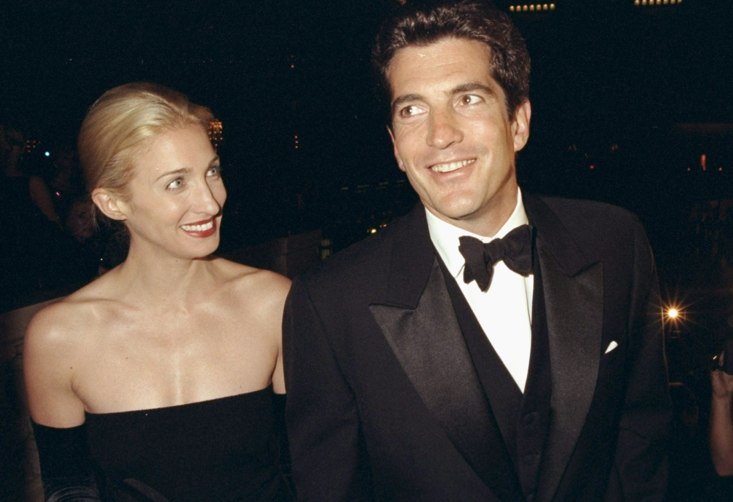 Fény derült a titokra: ezért akarta feketére festeni a haját az esküvője előtt Carolyn Bessette-Kennedy