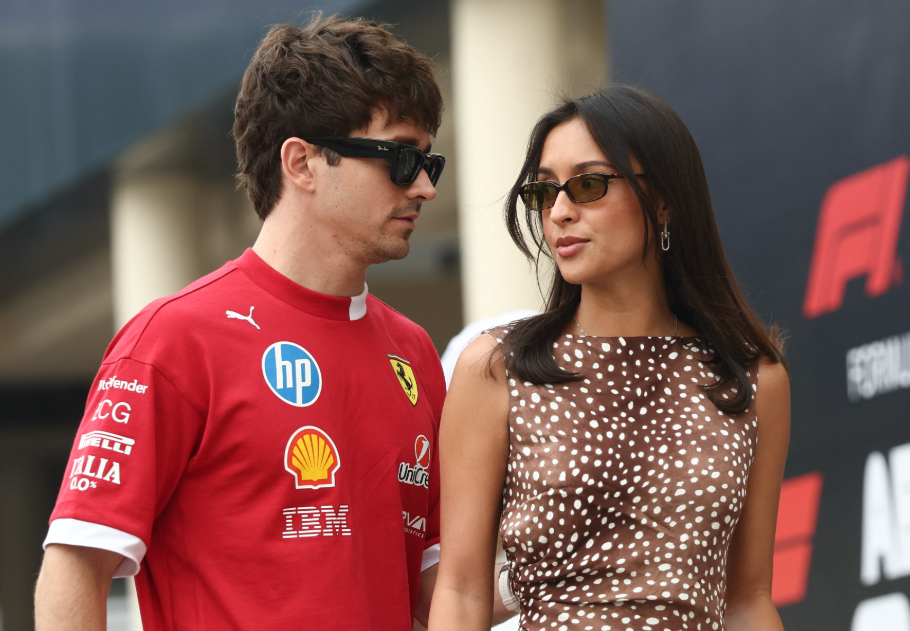 Hoppá! Összeházas...