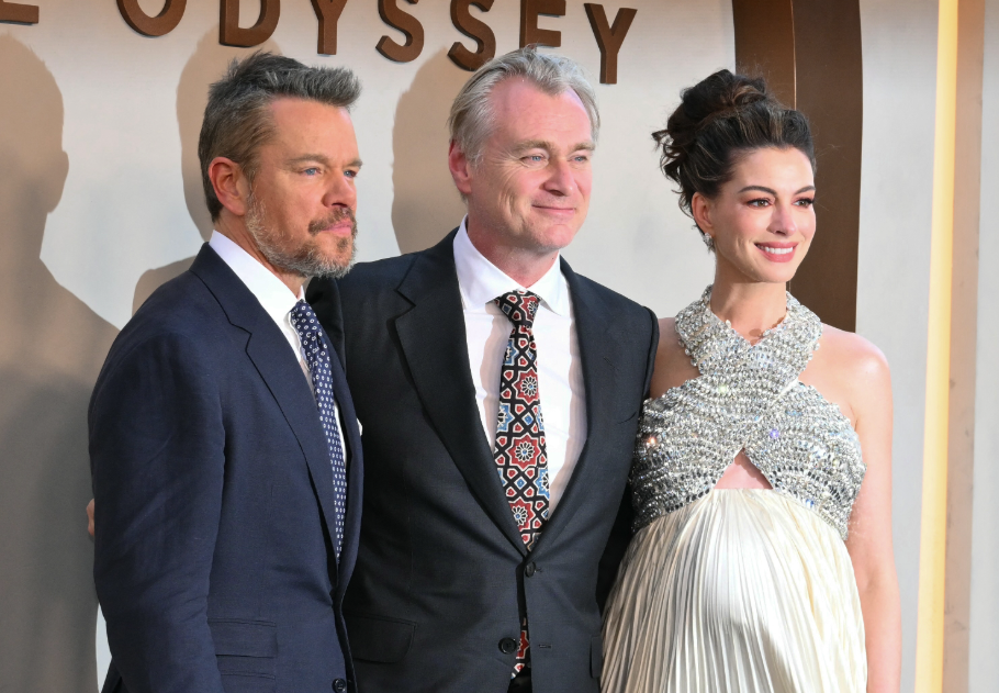 Christopher Nolan ki nem állhatja az UGG csizmákat – még Anne Hathawayt is leállította miattuk, főkép