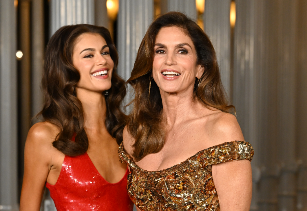 Cindy Crawford és Kaia Gerber összeöltöztek Taylor Swift esküvőjén – FOTÓ