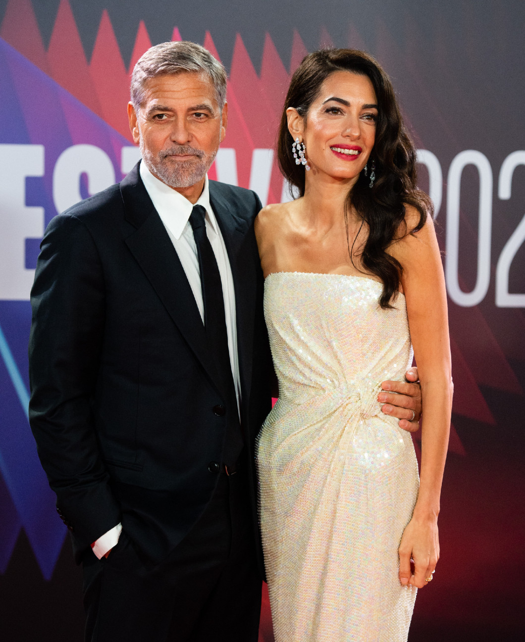 Amal terroristaügyei miatt félti a gyerekeiket George Clooney