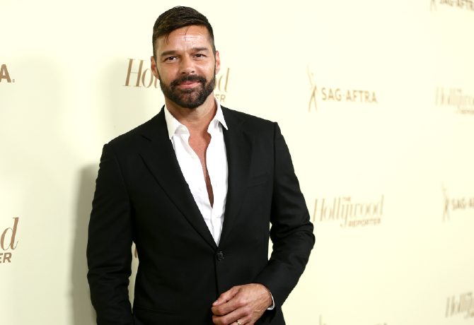 Ricky Martin pert indított, hatalmas összeget követel 