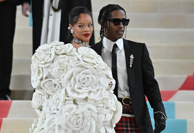Kiakadtak a kommentelők, így bulizott Rihanna várandósan a Met-gálán