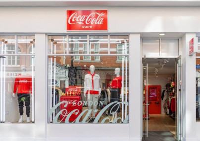 A Coca Cola high fashion üzletet nyitott Londonban