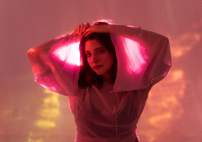 Cseri Hanna: „Rájöttem, hogy az is erő, ha valaki éppen összeomlik, de vállalja” Cseri Hanna:...