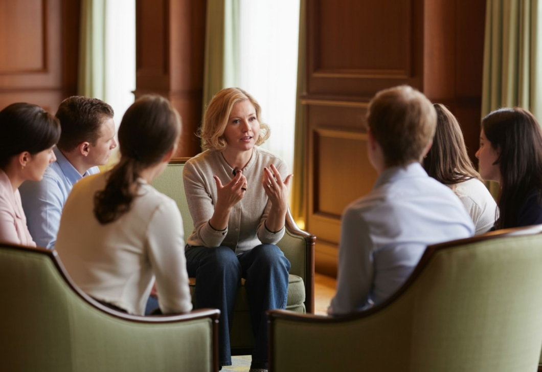 A pszichológia szerint ezért könnyebb megnyílni idegenek előtt, mint a szeretteinknek
