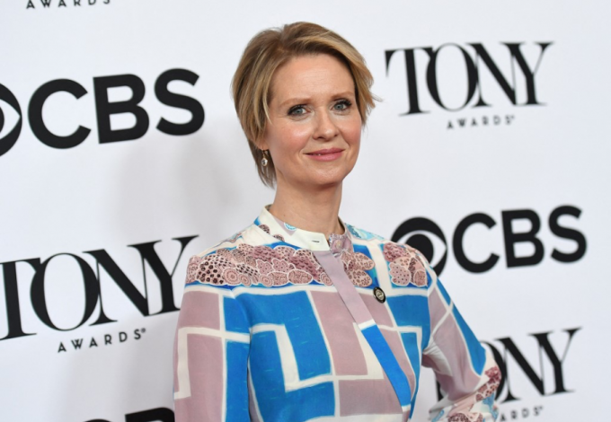 Cynthia Nixon kanapéja 2024 legtrendibb darabja, egyetlen modern otthonból sem hiányozhat