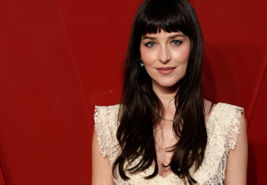 Csendes, mégis magabiztos, mint Dakota Johnson – ez a barna hódít most a lakberendezésben
