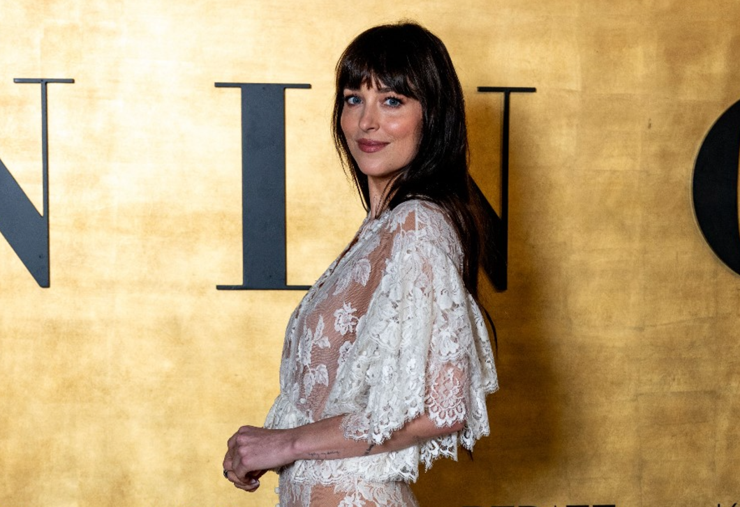 Már mindenki lemondott erről a színpárról – Dakota Johnson gyönyörű fürdőszobáját mégis bárki elfogadná