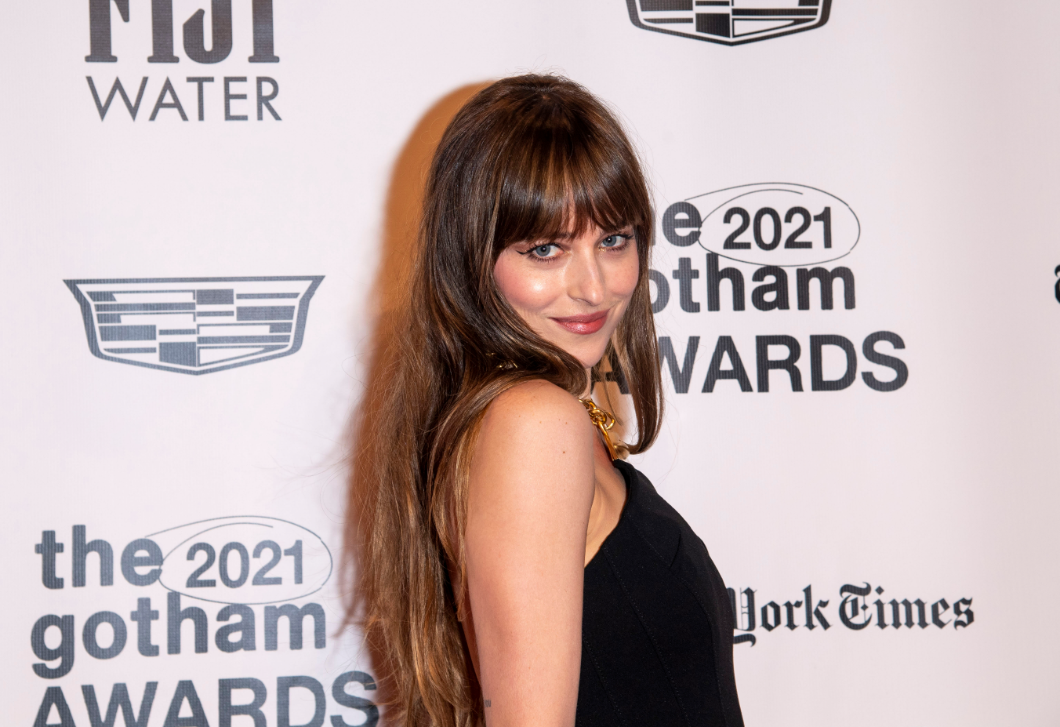 Dakota Johnson erre a parfümre esküszik, egyszerűen imádja