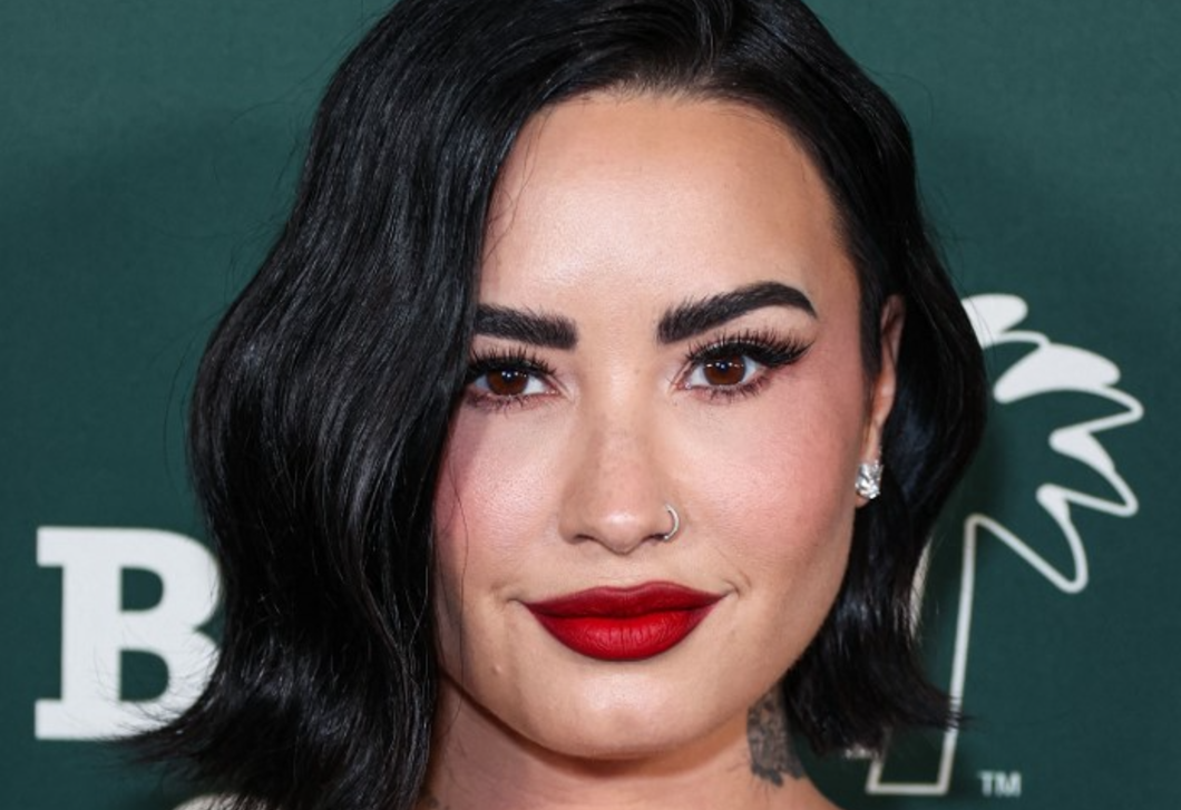 Egy meglepő szín, amitől modern, puha és elegáns lesz az étkező – Demi Lovato szép és kifinomult megoldása