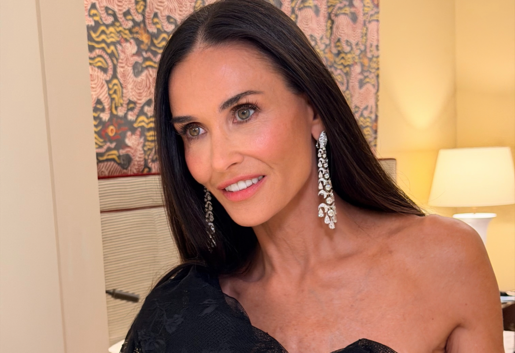 Demi Moore ebben a pánt nélküli estélyiben ragyogott lánya esküvőjén