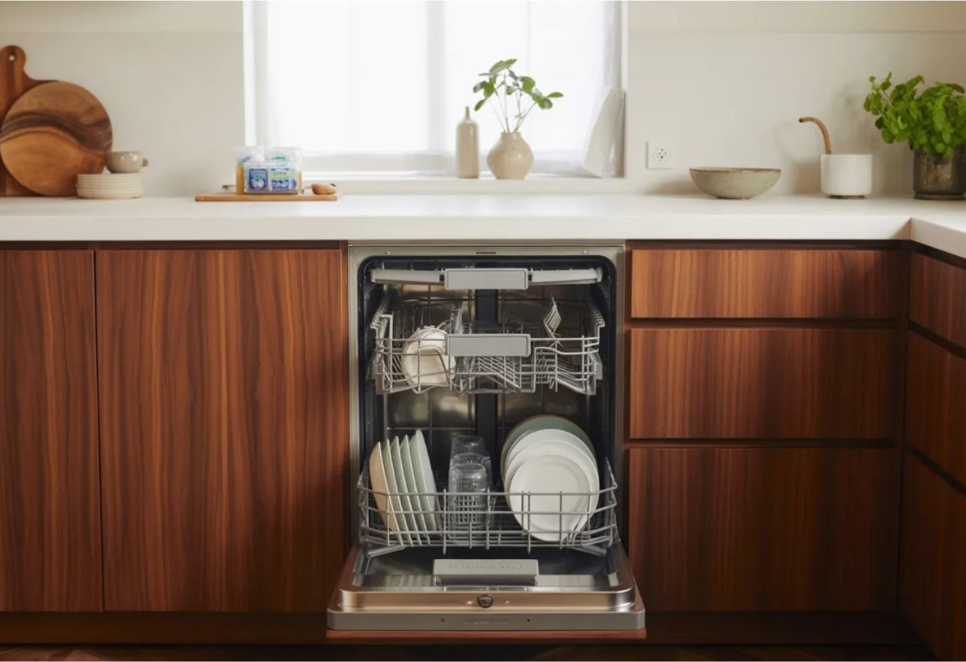 7 hiba, amit nem a mosogatógép követ el – mégis koszos marad az edény