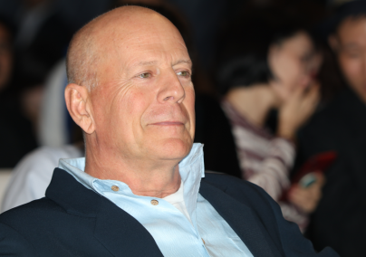 Az afáziában szenvedő Bruce Willis új videóját te sem bírod könnyek nélkül