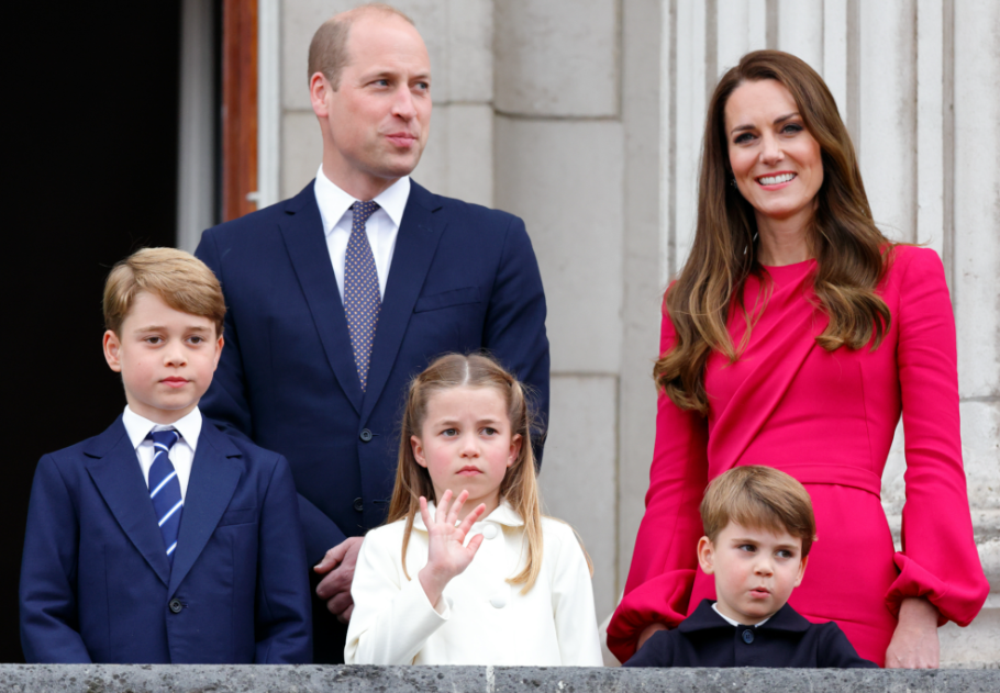 Katalin és Vilmos így követik a gyereknevelésben Diana hercegnét