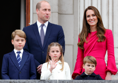 Katalin és Vilmos így követik a gyereknevelésben Diana hercegnét