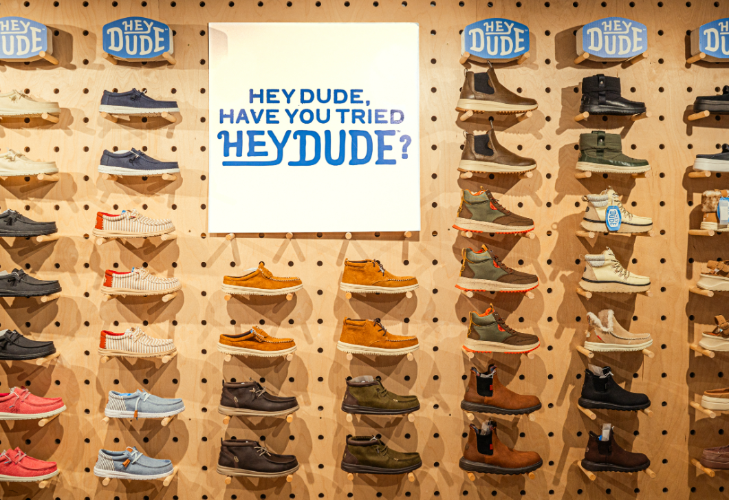 Sydney Sweeney kedvenc cipőmárkája, a HEYDUDE megérkezett Magyarországra