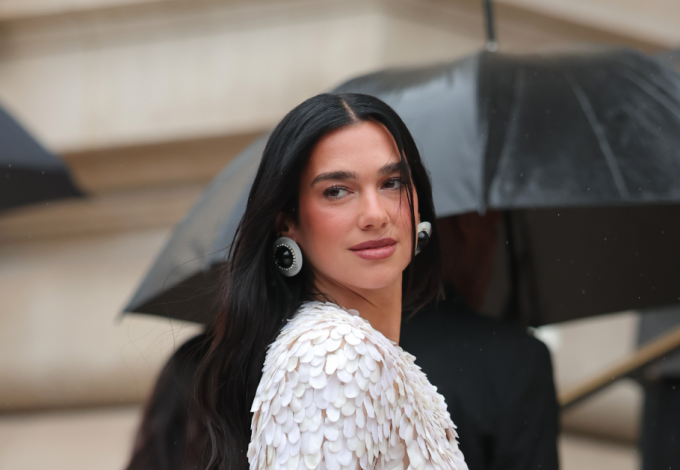 Dua Lipa esk...