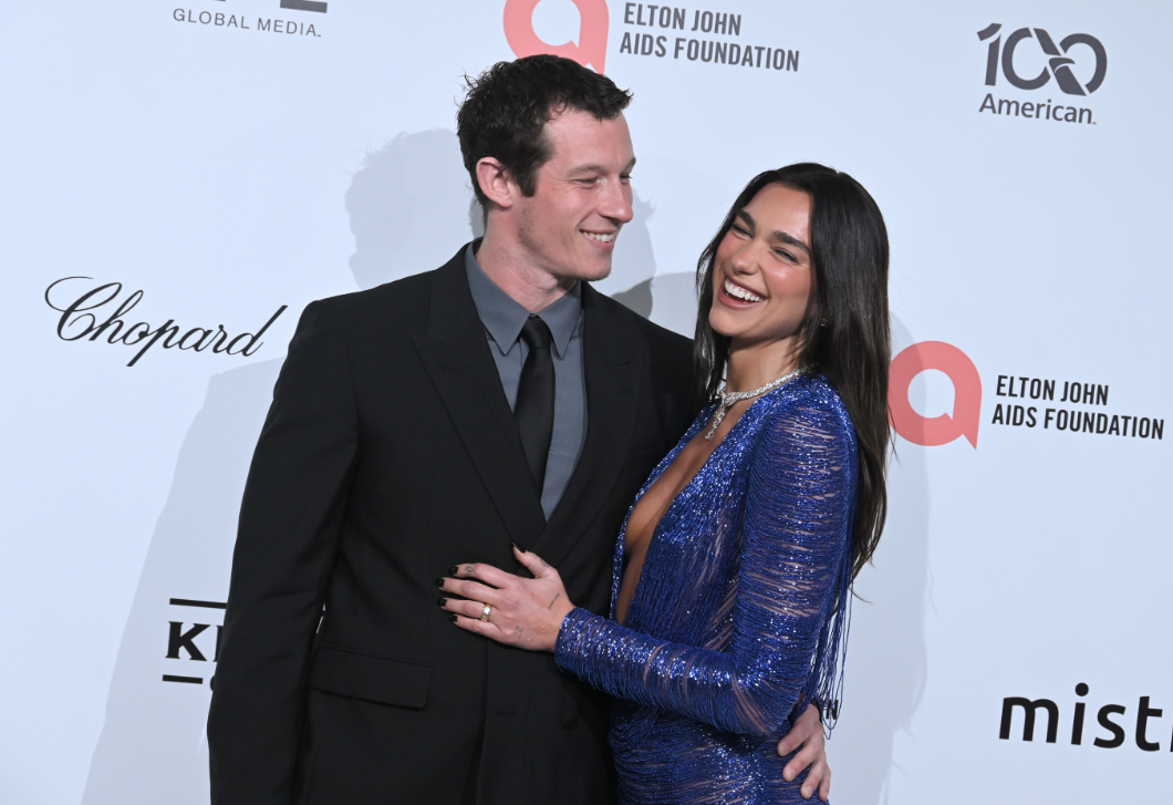 Így jelent meg először férjként és feleségként Dua Lipa és Callum Turner
