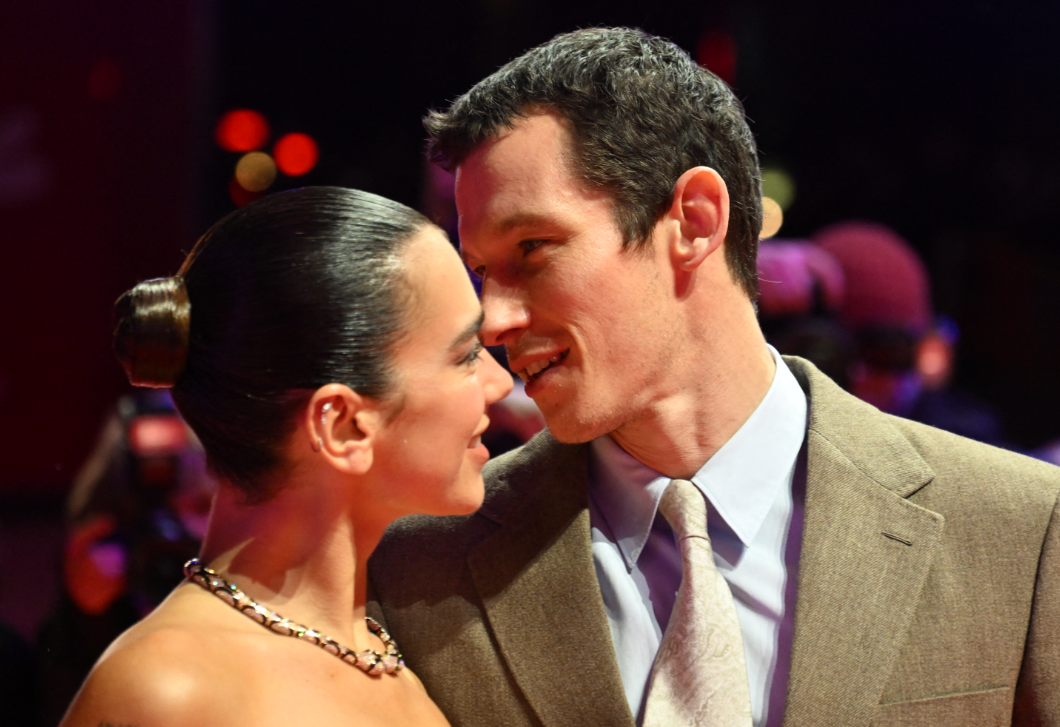 Az év esküvőjére készül  Dua Lipa és Callum Turner, állítólag megvan a helyszín is