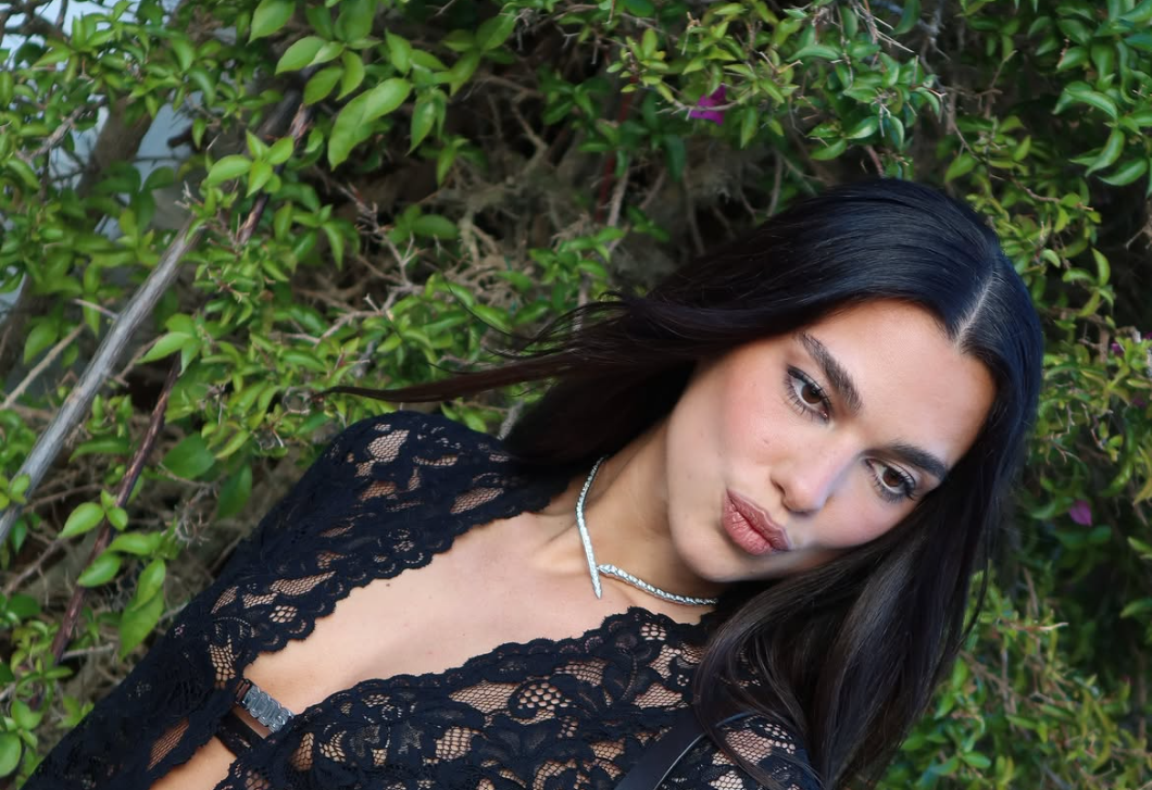 Dua Lipa eljegyzési gyűrűje minden, csak nem hagyományos...és erről beszélnünk kell