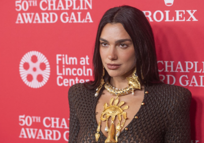 Dua Lipa pöt...