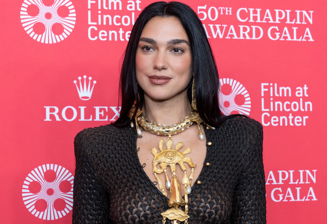 30 éves lesz Dua Lipa! Az énekesnő ebben az elképesztő szettben ünnepelt