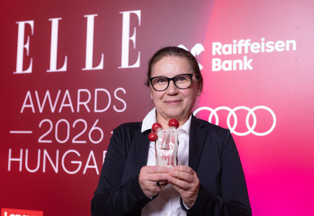 ELLE Awards 2026: Enyedi Ildikó visszafogott eleganciával vette át a díját