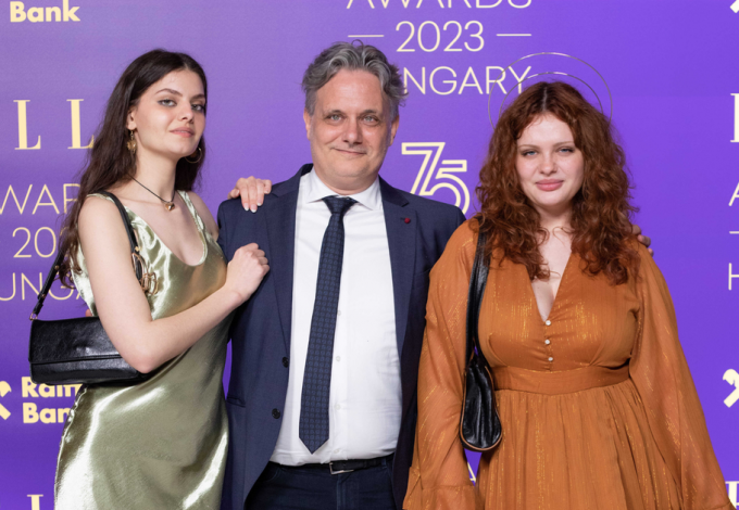 Nyáry Krisztián lányaival érkezett az ELLE Awardsra 
