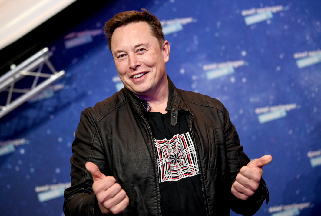 Elon Musk újra szerelmes: 27 éves színésznő rabolta el a szívét