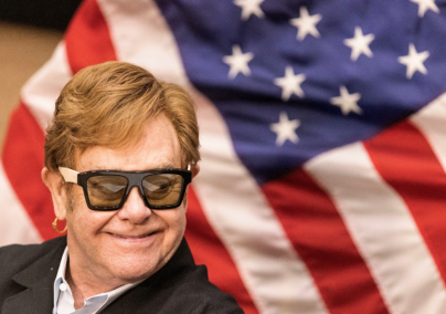 Elton John e...