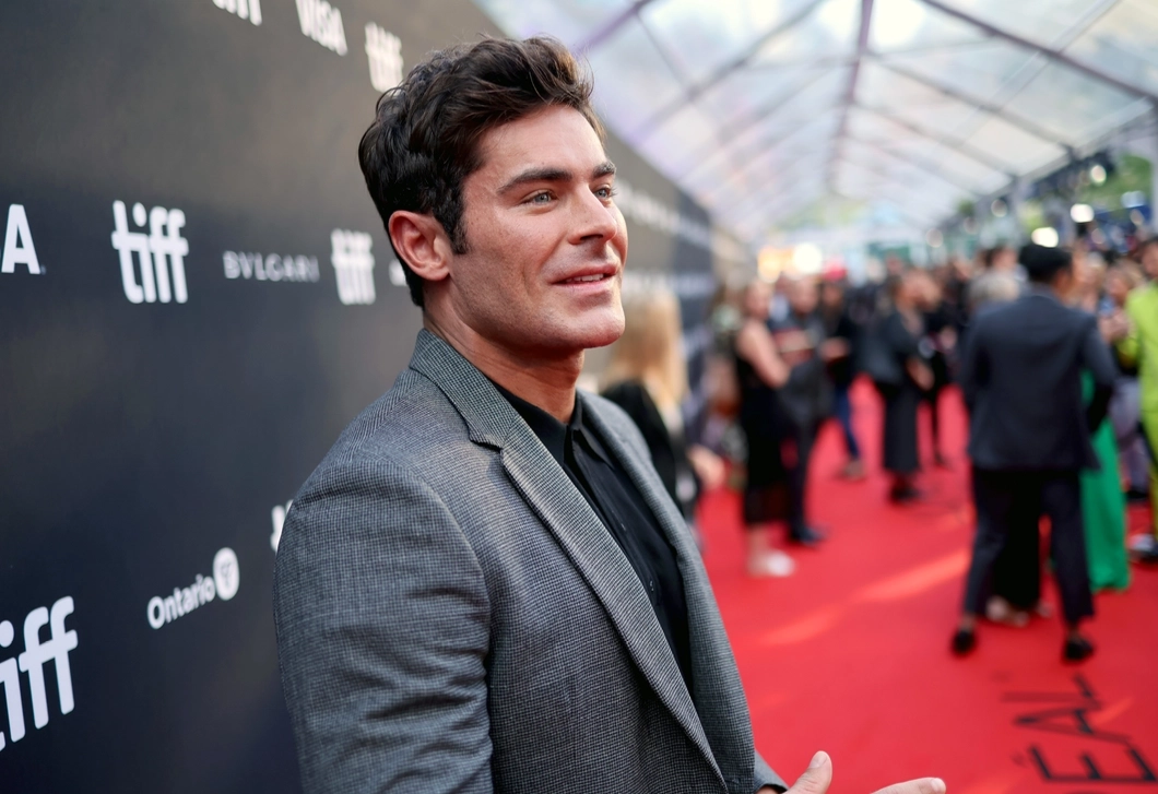   Elképesztő, Zac Efron mennyire kigyúrta magát