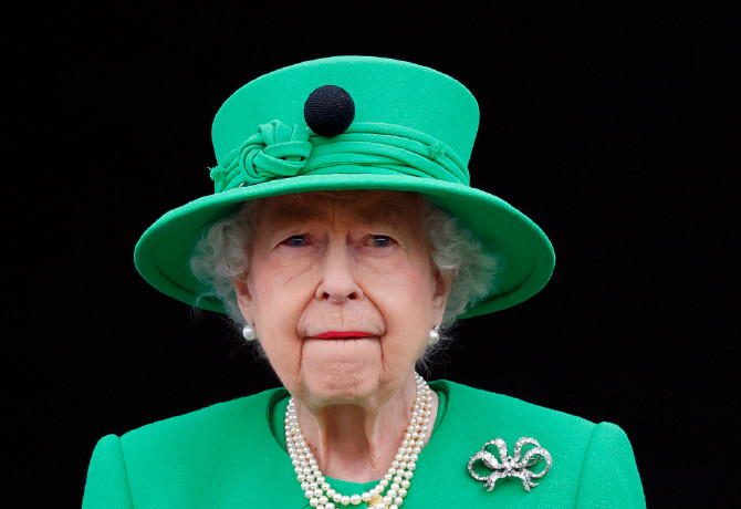 Mindenki ezt találgatja: tényleg Erzsébet királynő rejtőzött el a tömegben?