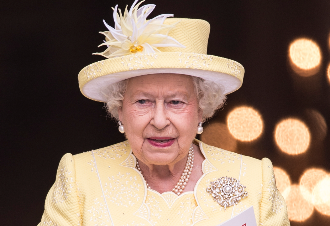 Itt a válasz: Ezért viselt Erzsébet királynő gyakran monokróm szetteket