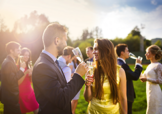  5 szabály, amit be kell tartanod, ha esküvőre vagy hivatalos