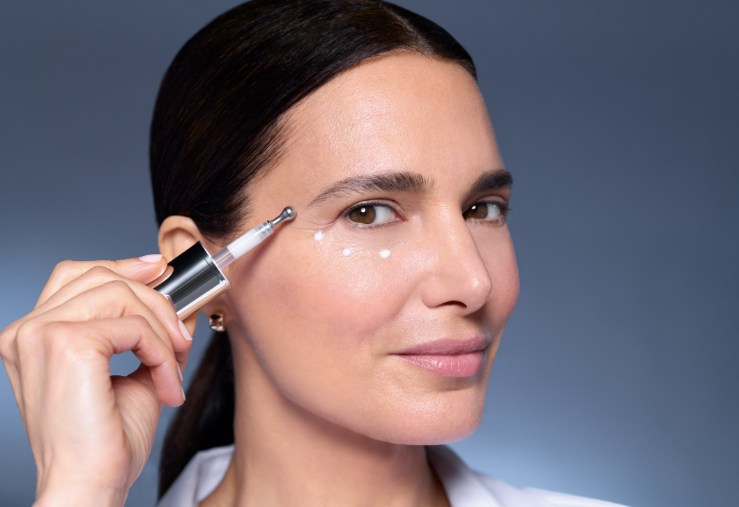 Frissítsd fel a tekinteted az Institut Esthederm szemkörnyékápoló szérumával!